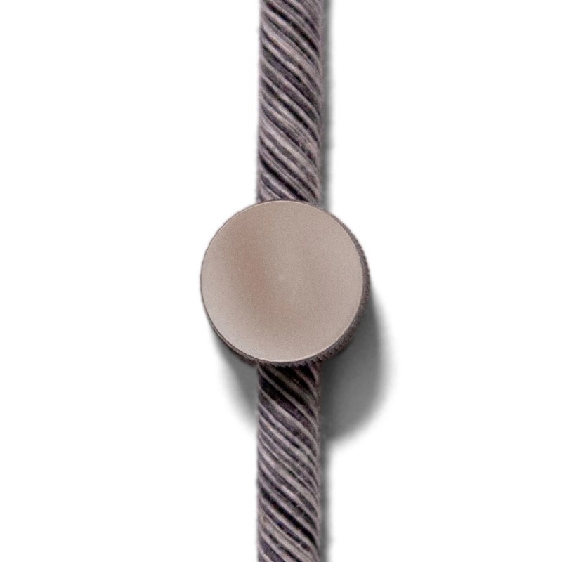 Sarè - Falra szerelhető, fém kábelbilincs szövetkábelekhez csiszolt titán